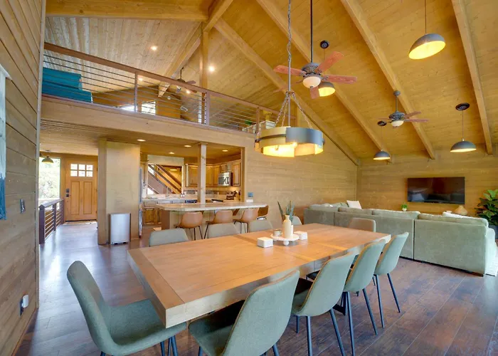 Sunset Views + Scenic Trails: Spacious Escape Pine
