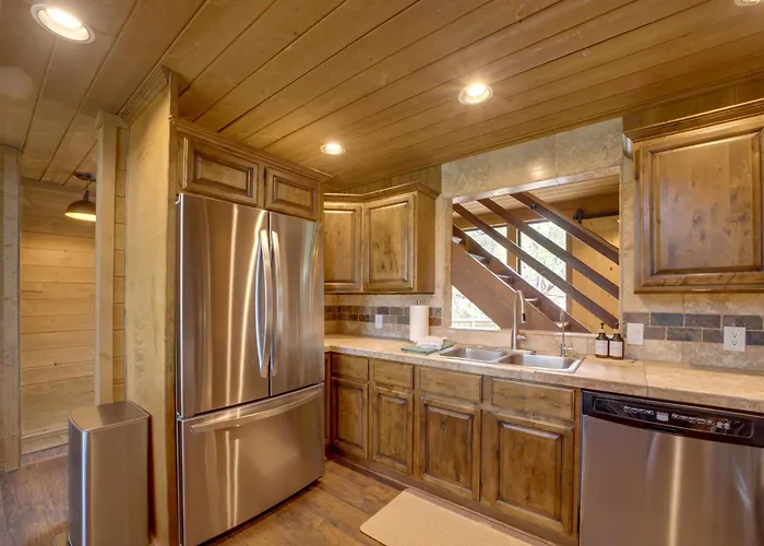 Sunset Views + Scenic Trails: Spacious Escape Pine