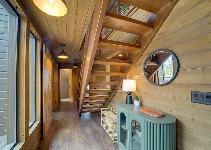 Sunset Views + Scenic Trails: Spacious Escape Dom wakacyjny Pine