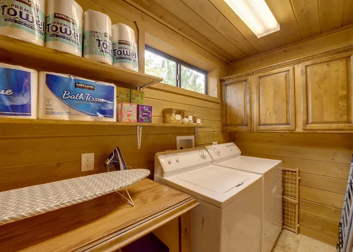 Sunset Views + Scenic Trails: Spacious Escape Dom wakacyjny Pine