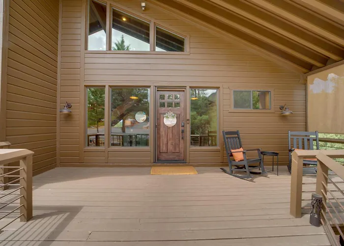 Dom wakacyjny Sunset Views + Scenic Trails: Spacious Escape *